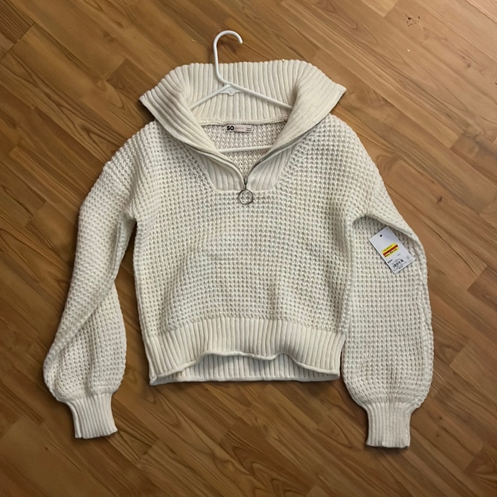 NWT SO PULL OVER SWEATSHIRT